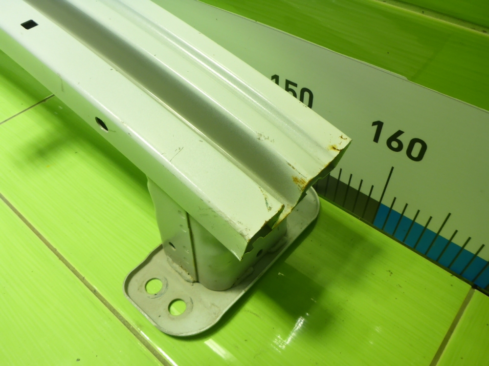 Усилитель переднего бампера