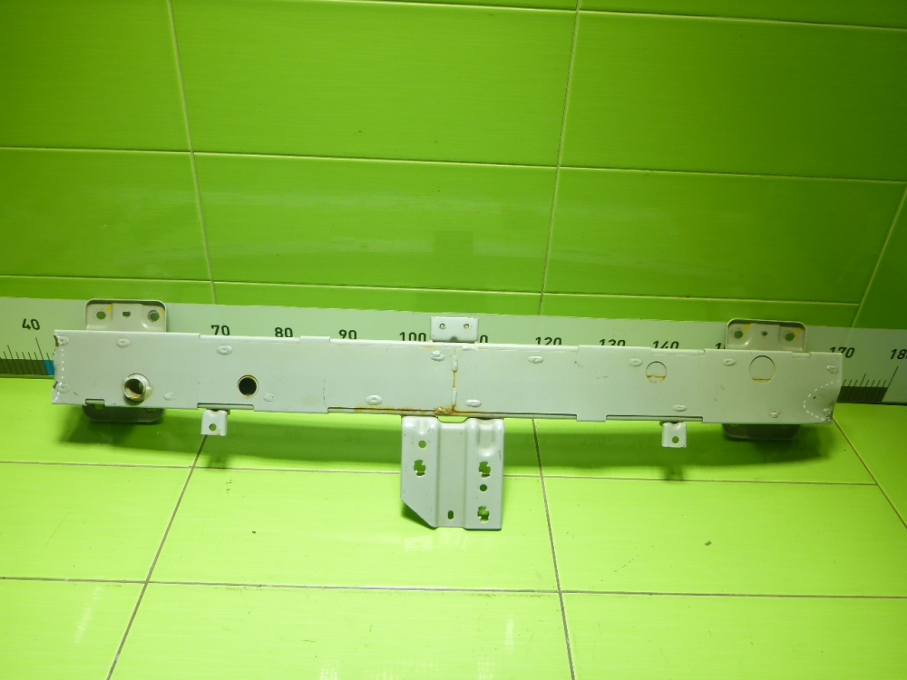 Усилитель переднего бампера