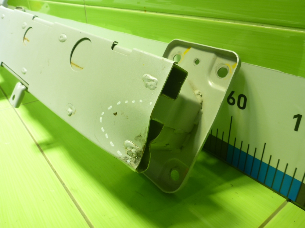 Усилитель переднего бампера