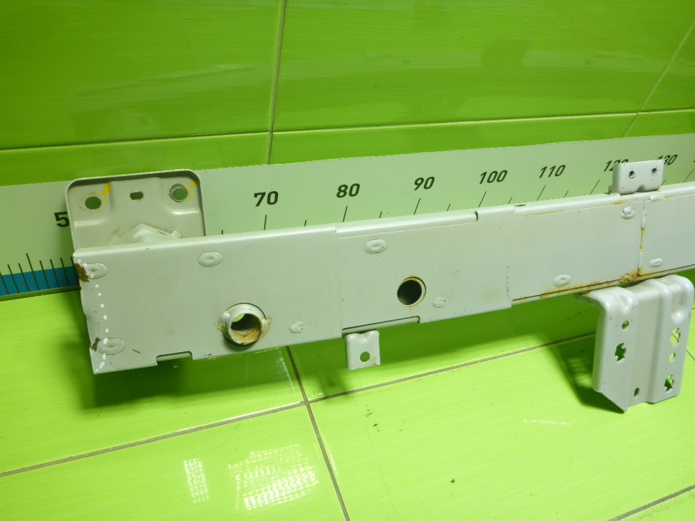 Усилитель переднего бампера