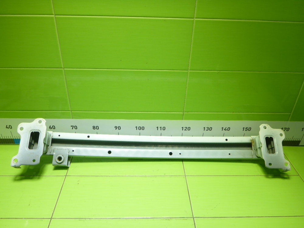 Усилитель переднего бампера