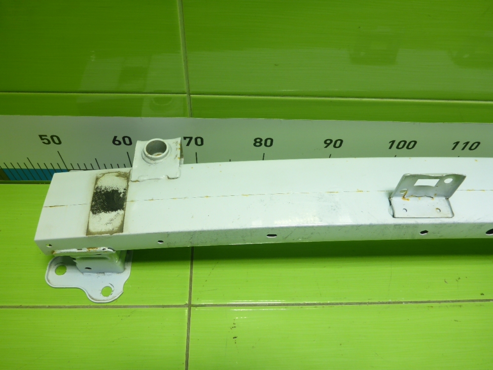 Усилитель переднего бампера