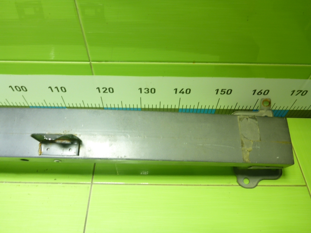 Усилитель переднего бампера