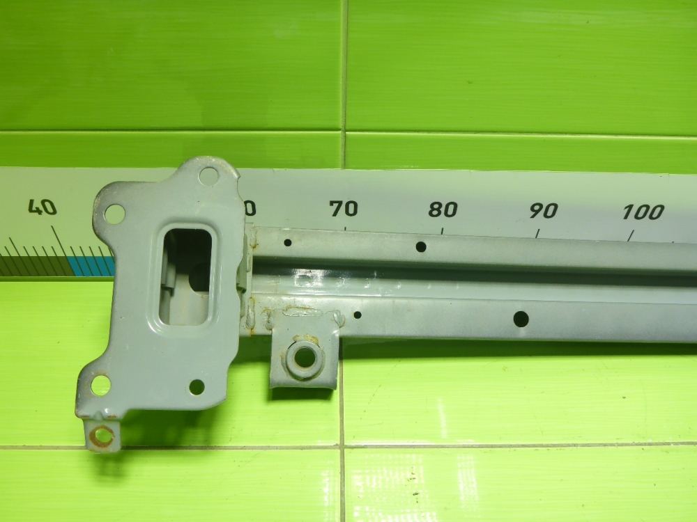 Усилитель переднего бампера