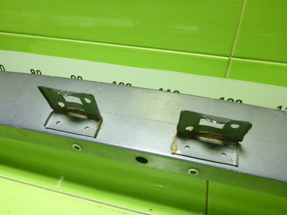 Усилитель переднего бампера