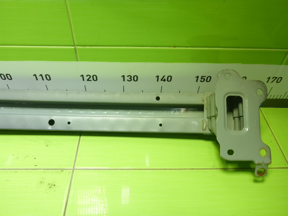 Усилитель переднего бампера