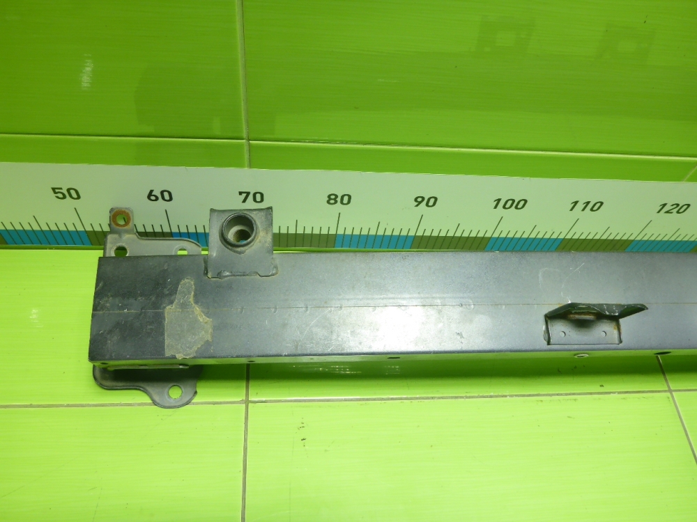 Усилитель переднего бампера