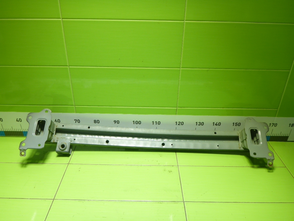 Усилитель переднего бампера