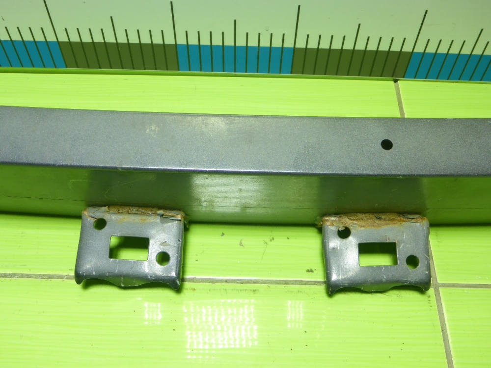 Усилитель переднего бампера