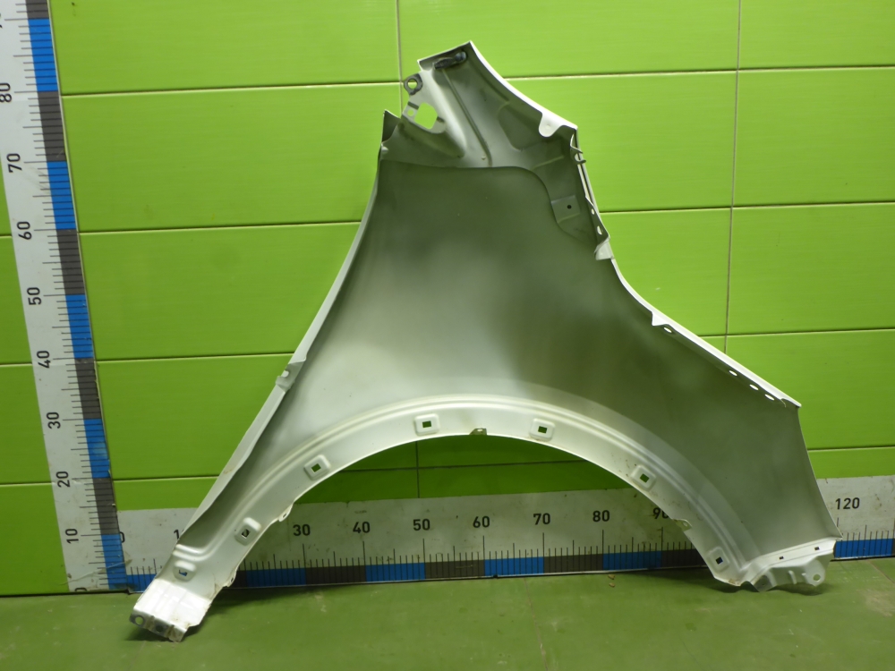 Крыло переднее левое