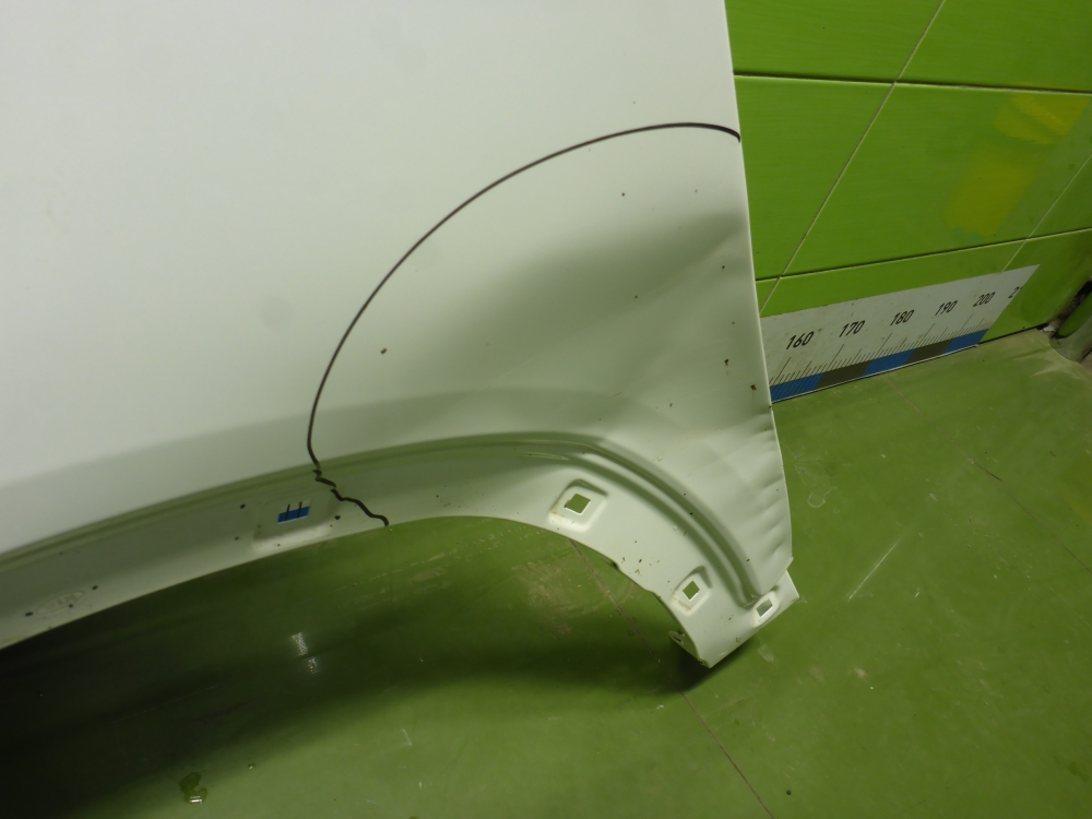 Крыло переднее левое