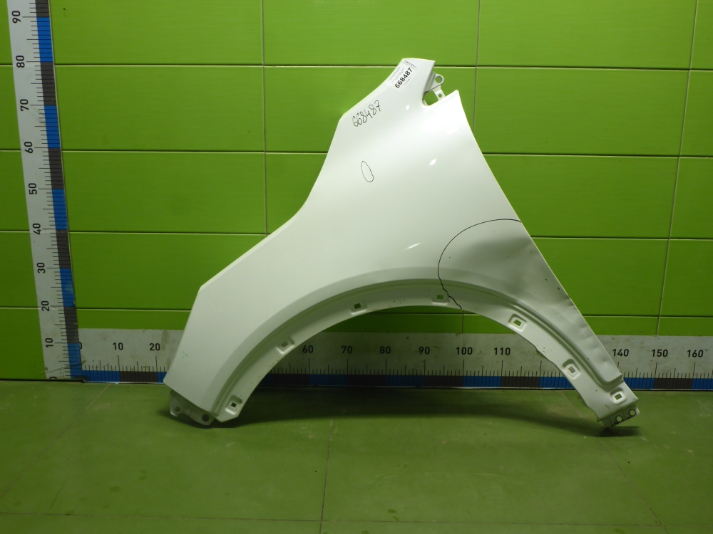 Крыло переднее левое