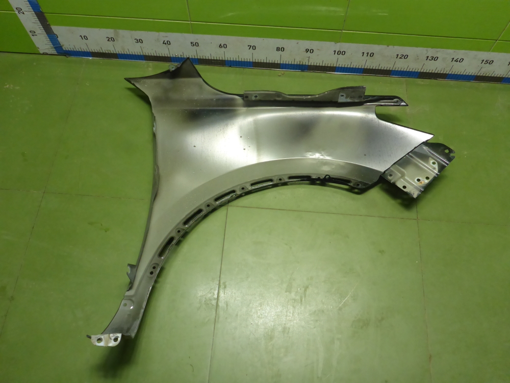 Крыло переднее левое