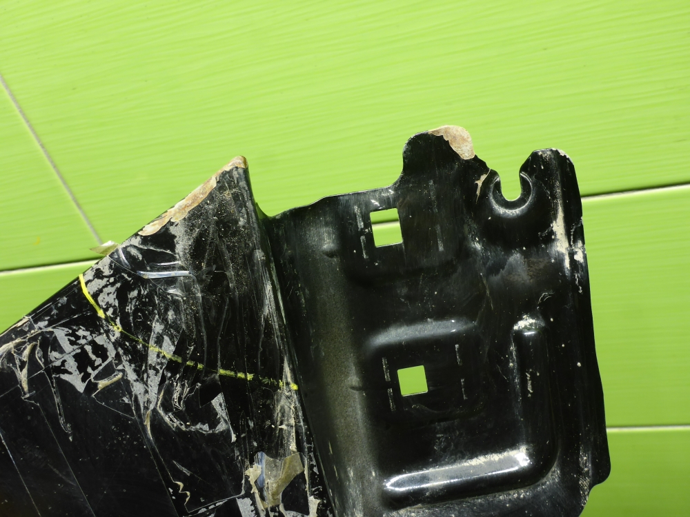 Крыло переднее правое