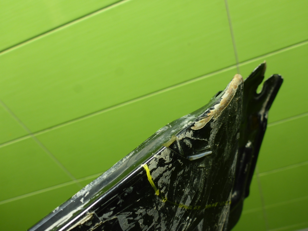 Крыло переднее правое