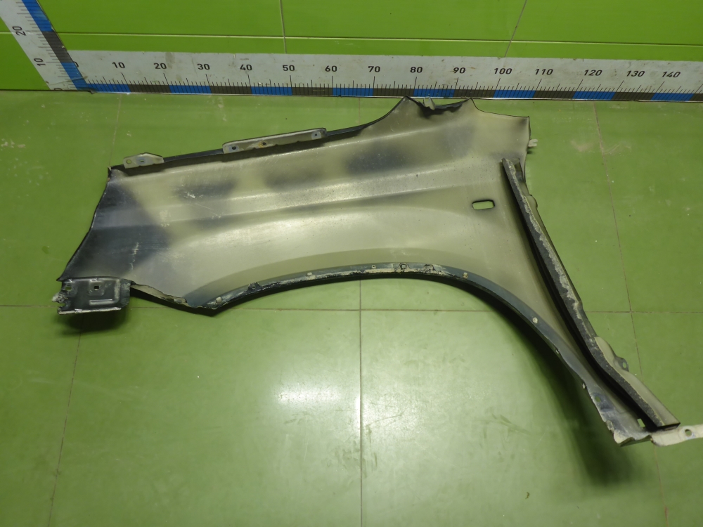 Крыло переднее правое