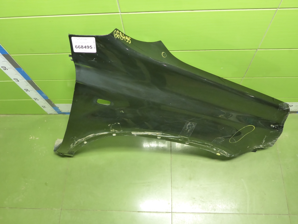 Крыло переднее правое