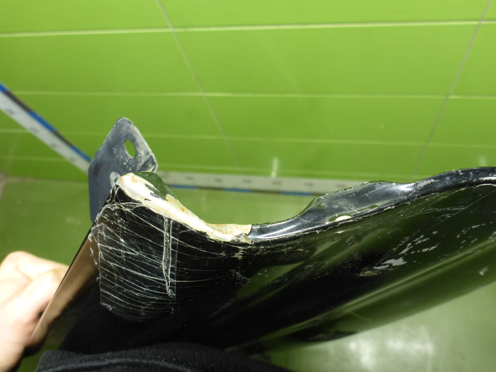 Крыло переднее правое