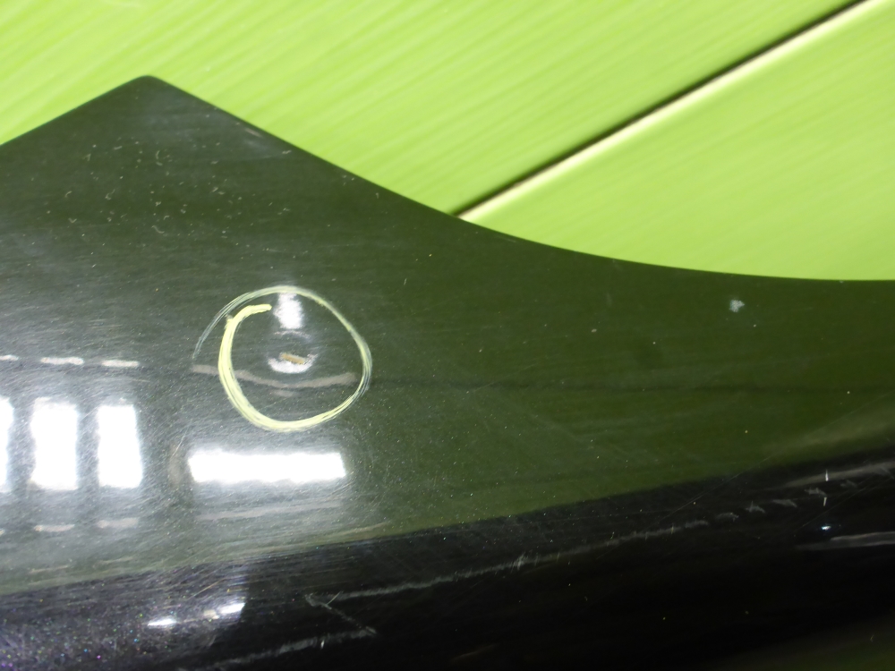 Крыло переднее правое