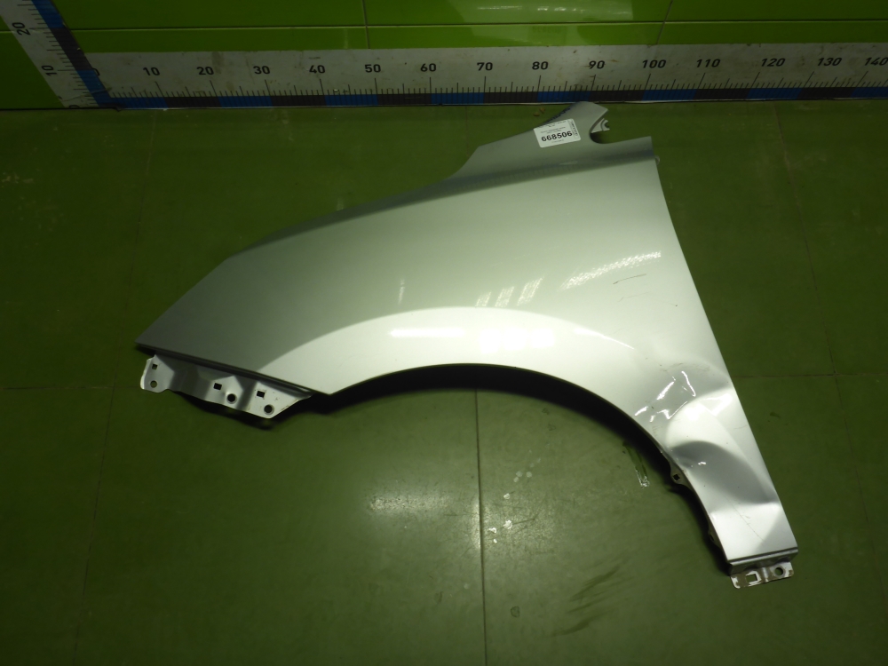 Крыло переднее левое