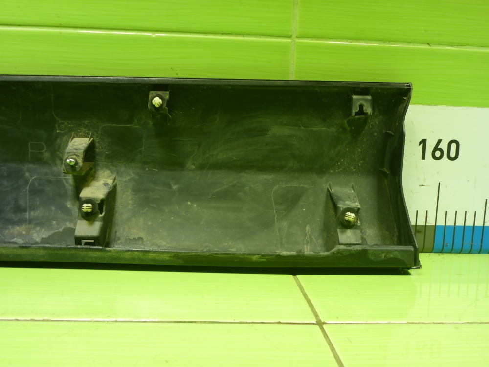 Накладка двери передней правой