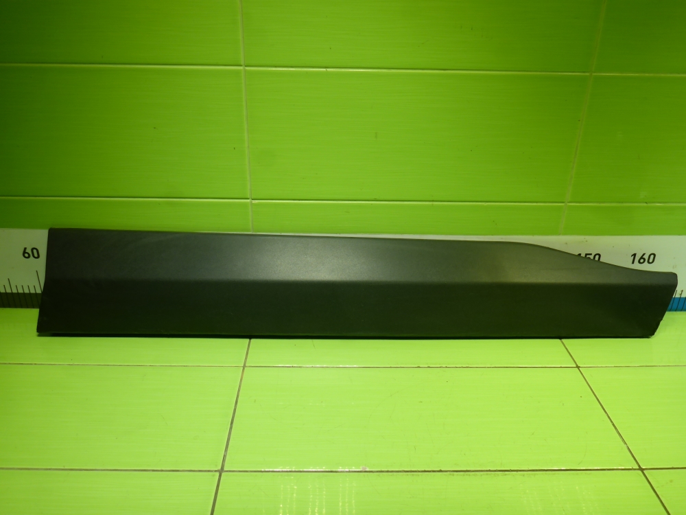 Накладка двери передней правой