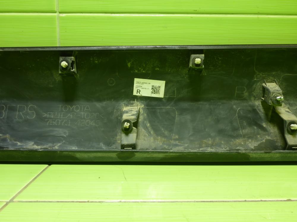 Накладка двери передней правой