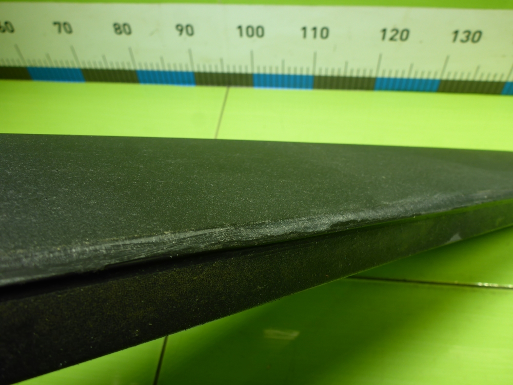 Накладка двери передней правой