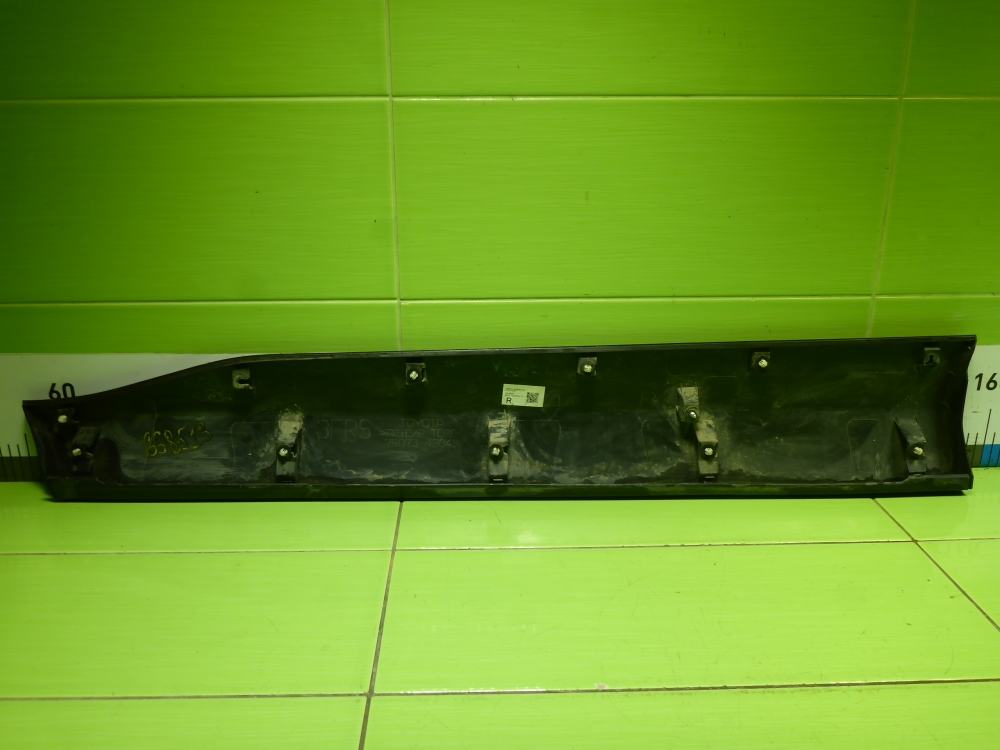 Накладка двери передней правой