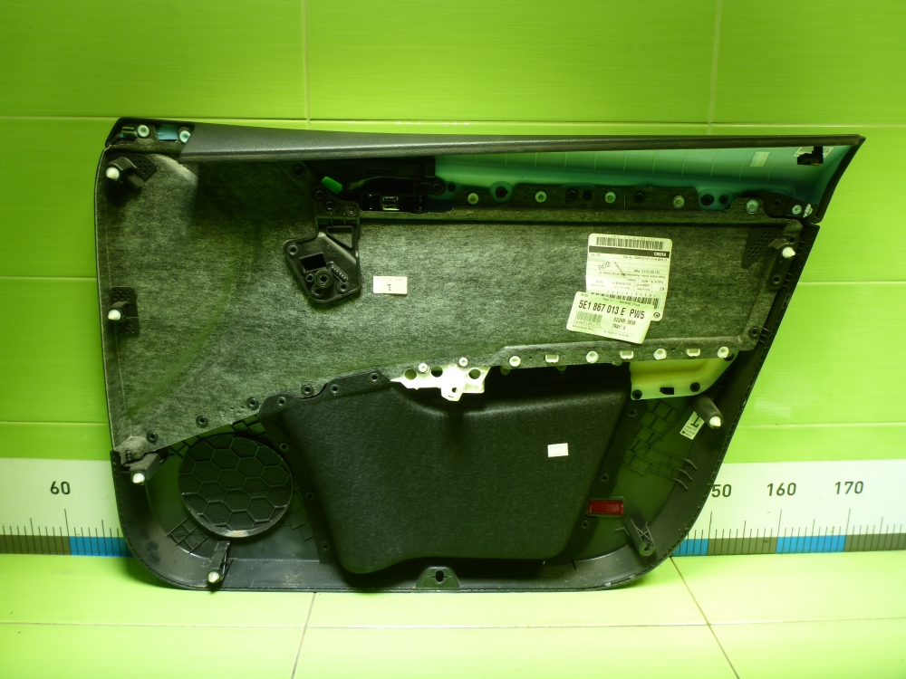 Обшивка двери передней левой