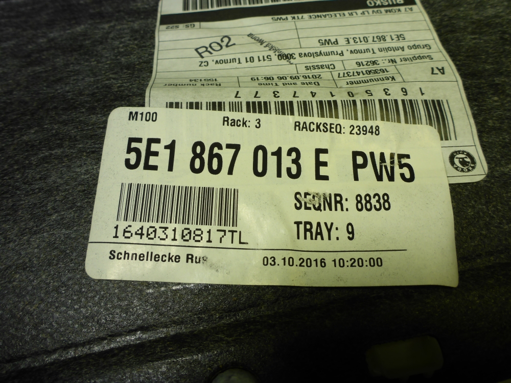 Обшивка двери передней левой