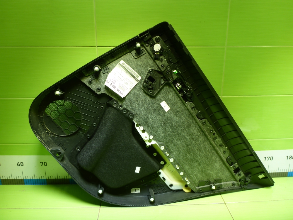 Обшивка двери задней левой