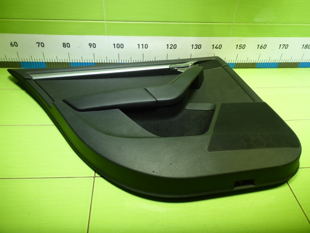 Обшивка двери задней левой