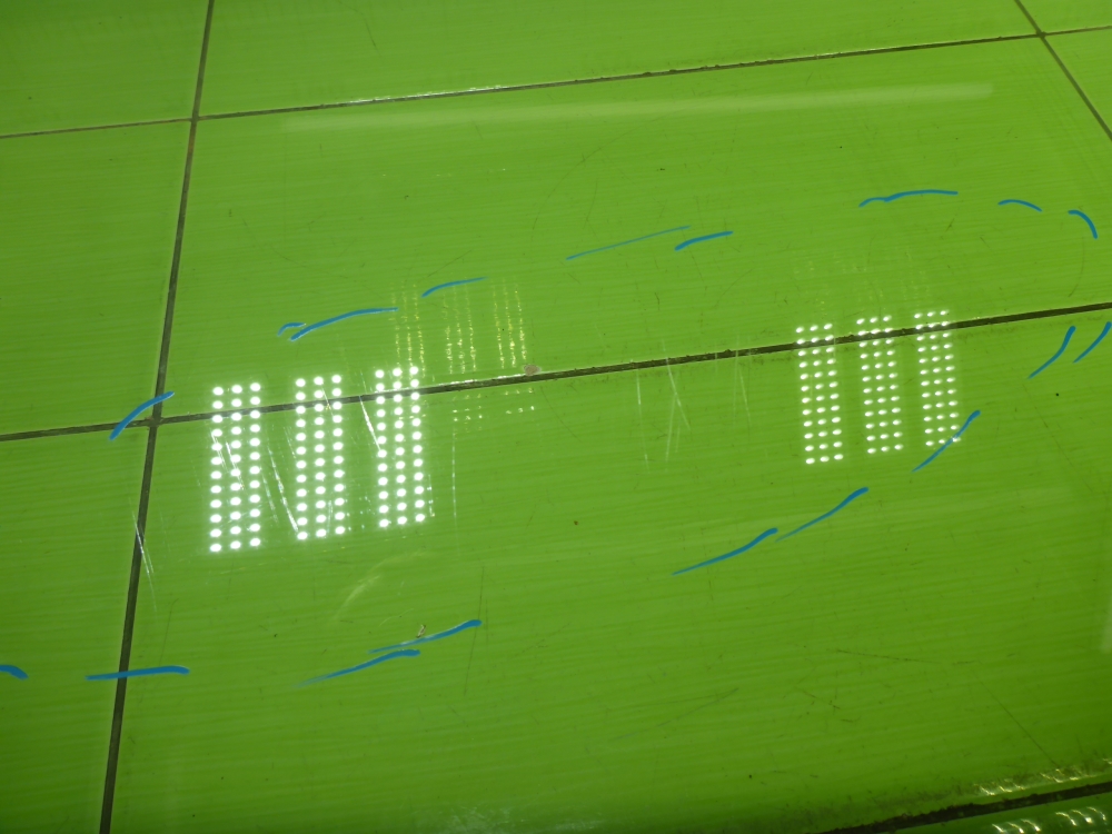 Стекло двери передней левой