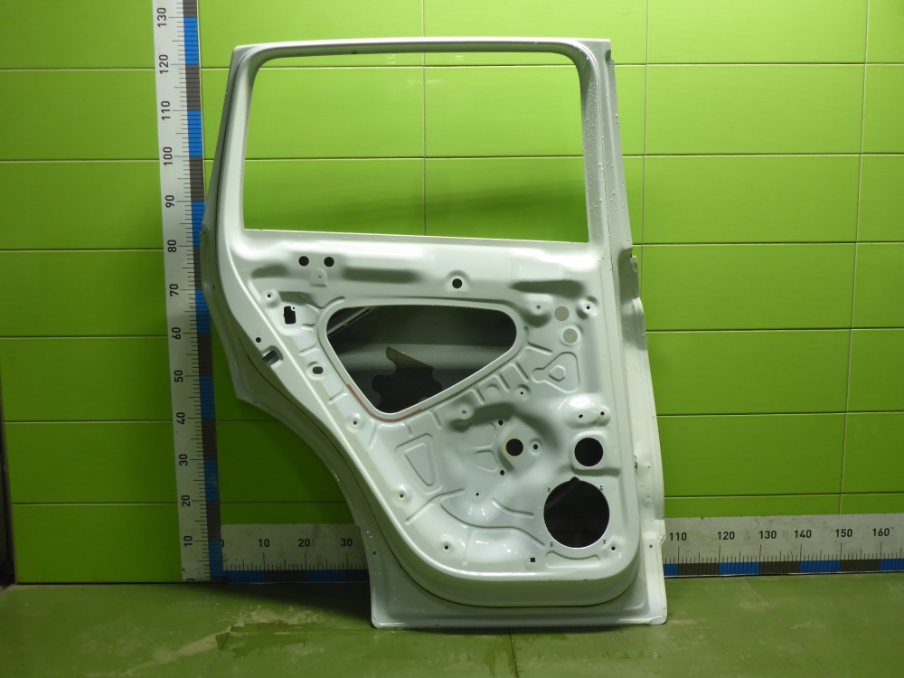 Дверь задняя левая