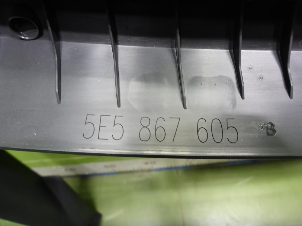 Обшивка двери багажника