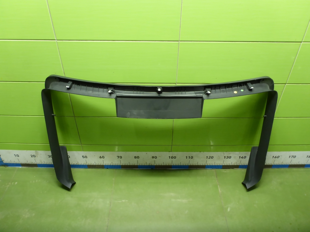 Обшивка двери багажника