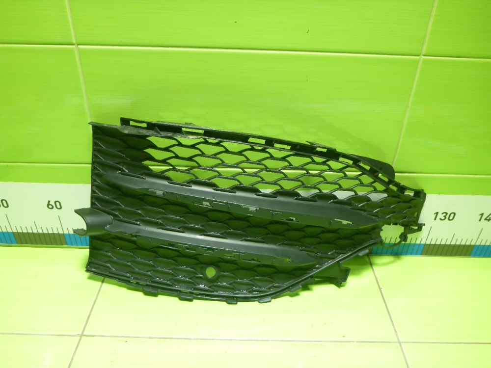 Решетка в бампер правая