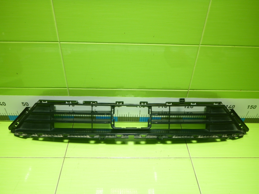 Решетка в бампер центральная