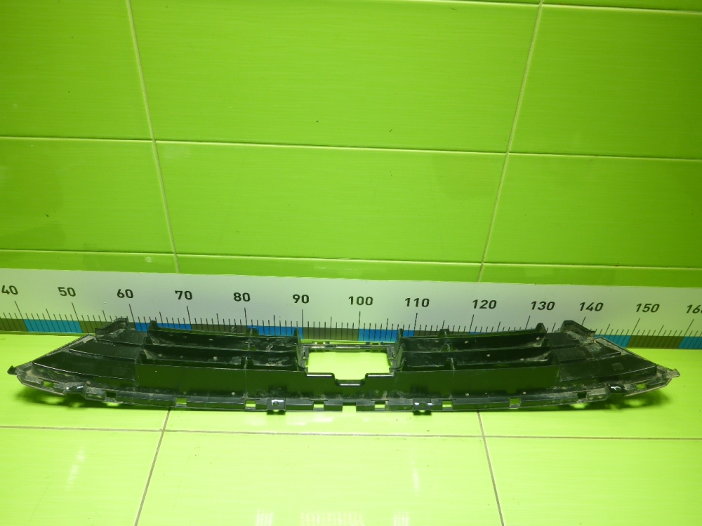 Решетка в бампер центральная