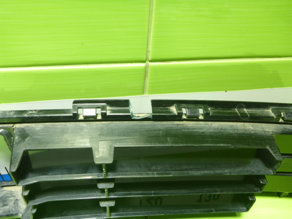 Решетка в бампер центральная