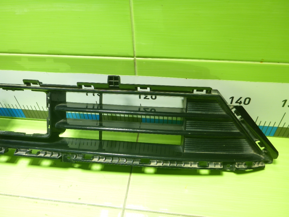 Решетка в бампер центральная