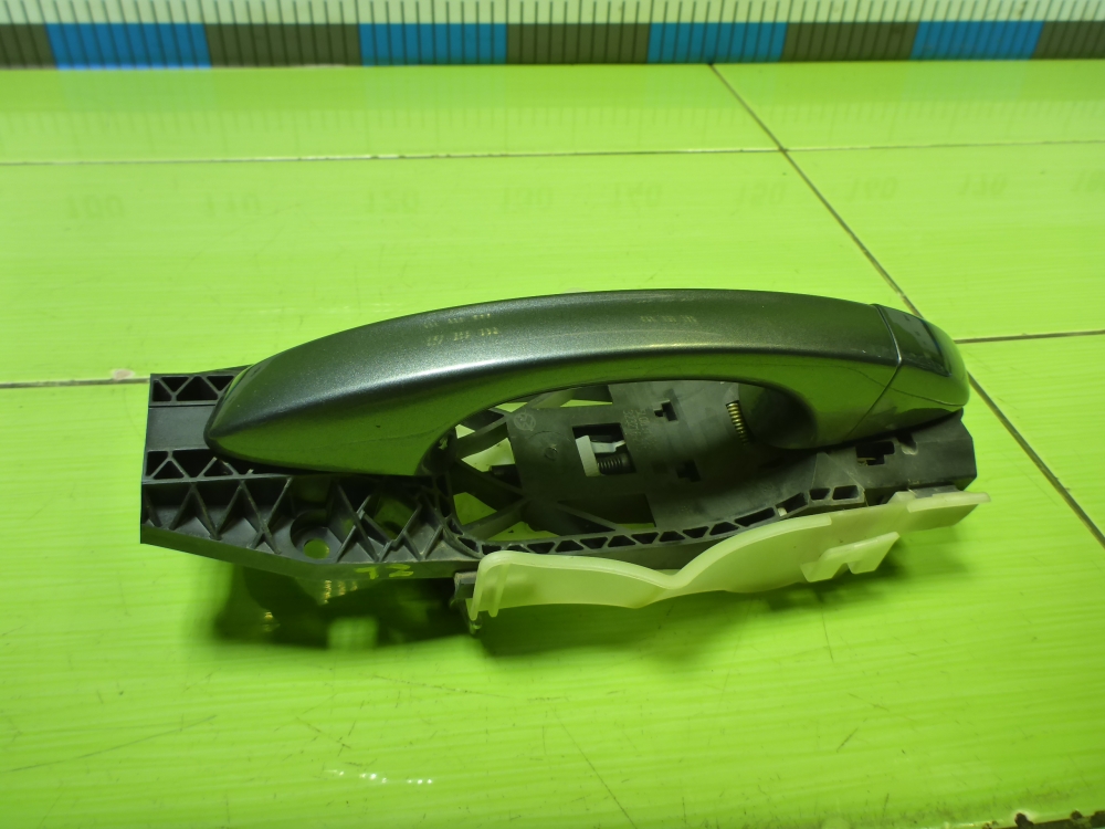 Ручка двери задней наружная левая