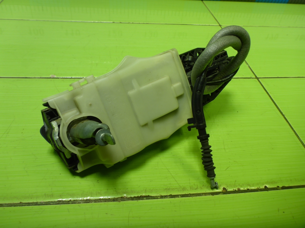 Ручка двери передней наружная левая