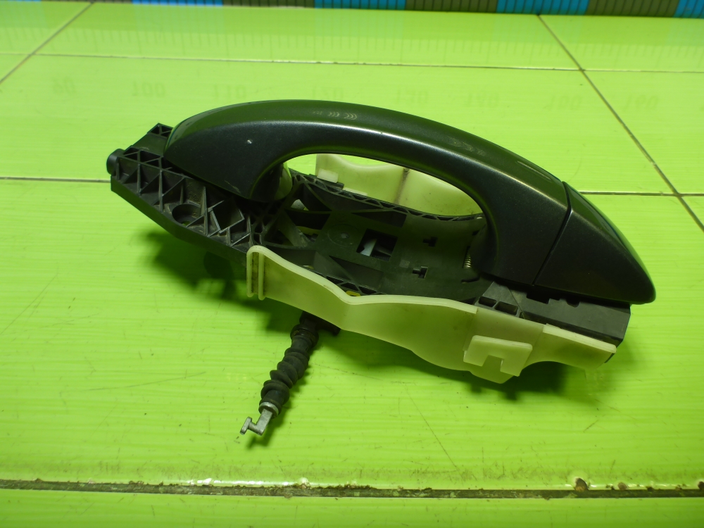 Ручка двери передней наружная правая