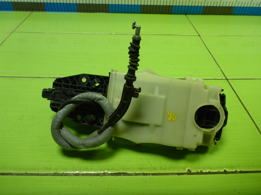 Ручка двери передней наружная правая