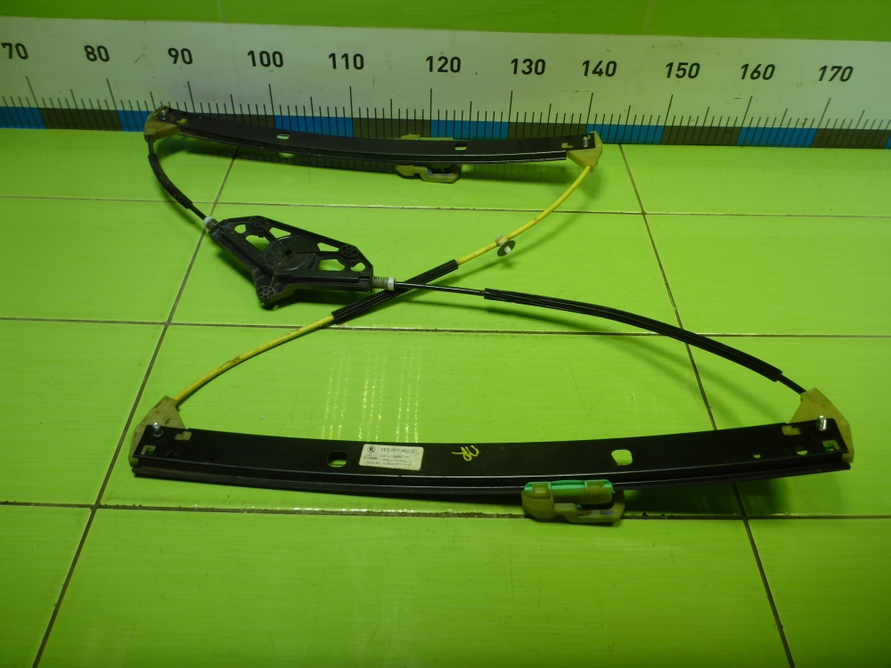 Стеклоподъемник электр. передний правый