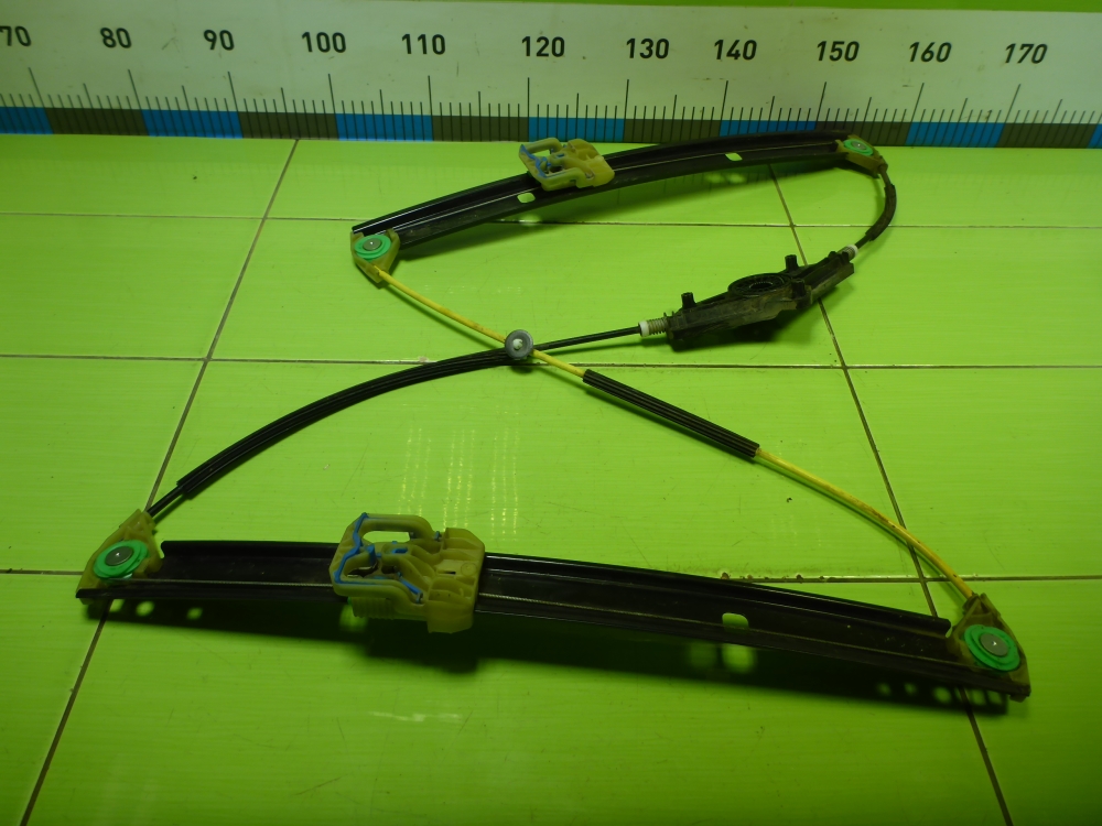 Стеклоподъемник электр. передний правый