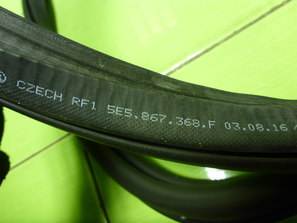 Уплотнитель двери