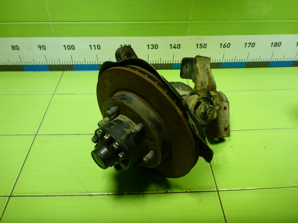 Кулак поворотный передний правый